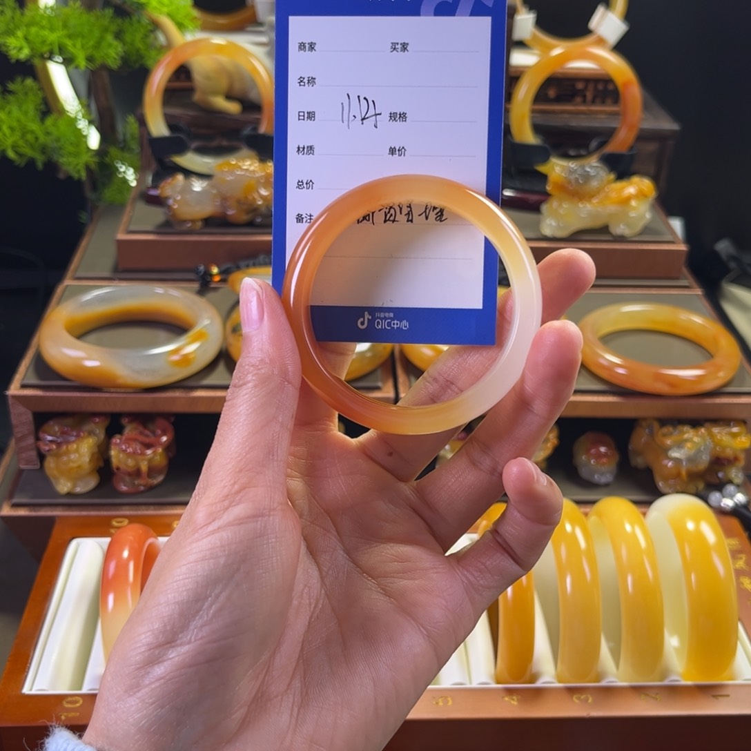 未镶嵌手镯石英质玉茶*