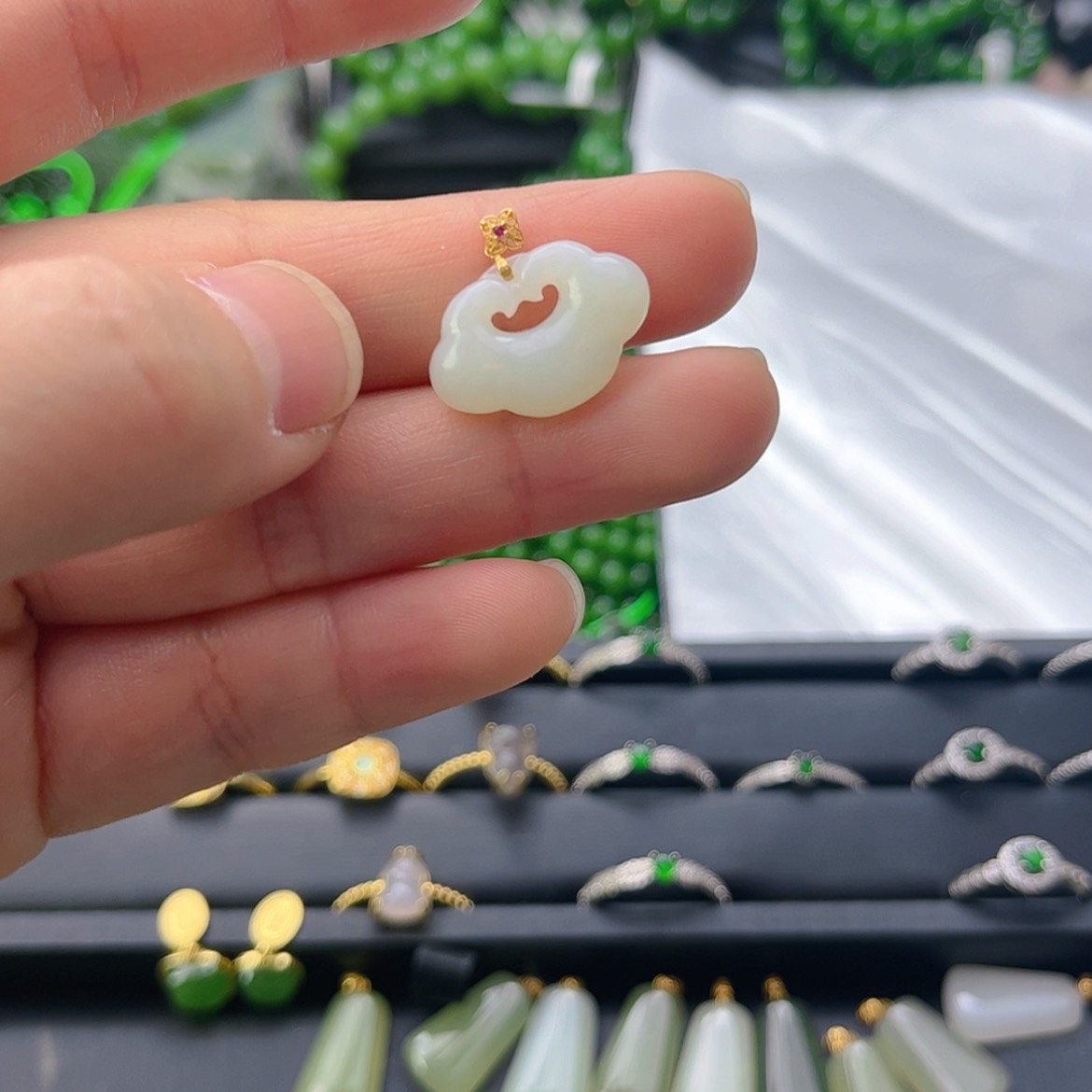 【闪购商品】和田玉颈饰18K金镶嵌