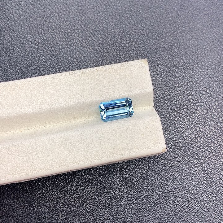 海蓝宝石裸石1.92克拉