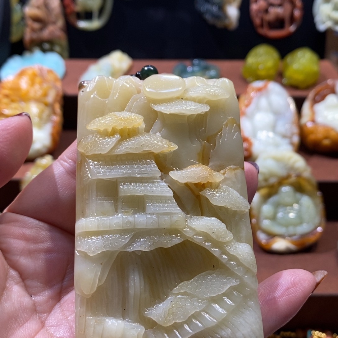 蛇纹石玉颈饰未镶嵌