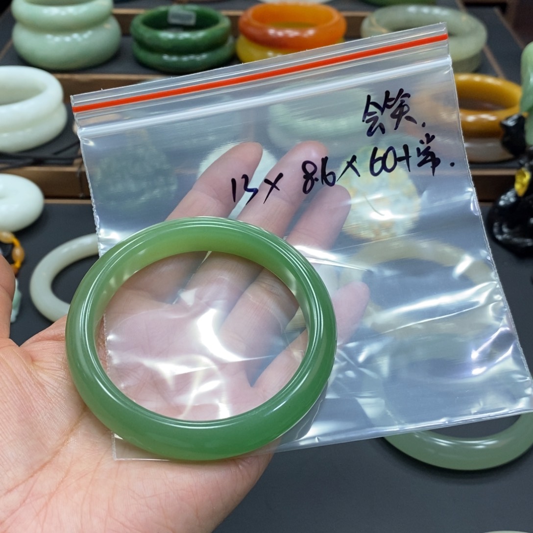 会***)石英质玉手镯未镶嵌