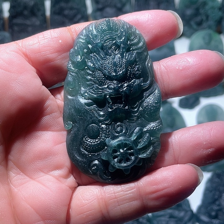 定制翡翠未镶嵌龙