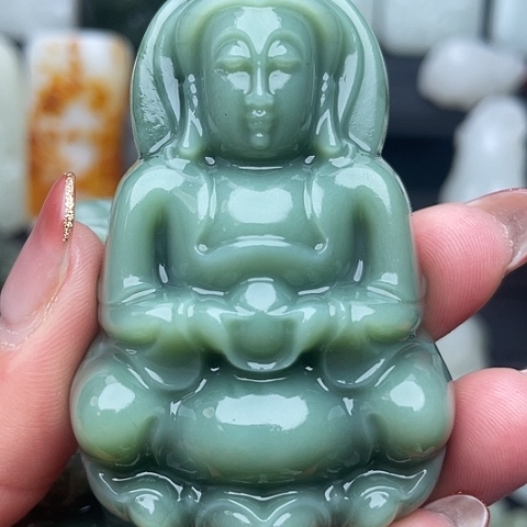 和田玉未镶嵌颈饰多**亿