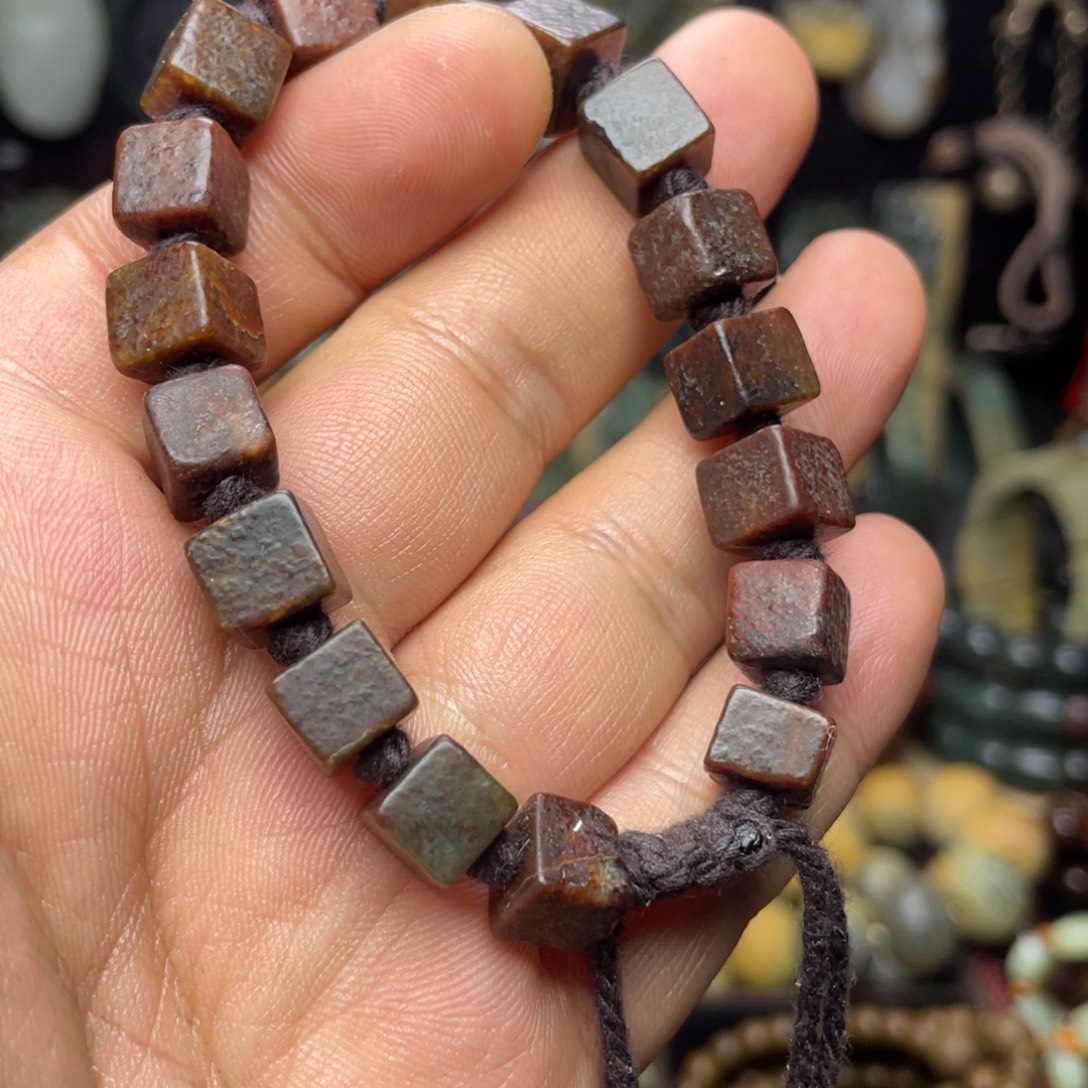 岫岩河磨玉（透闪石质玉）未镶嵌颈饰