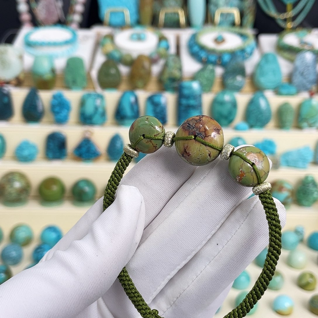 绿松石未镶嵌颈饰