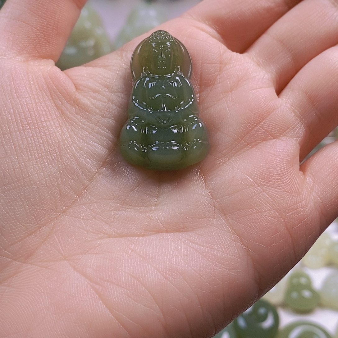 静***间和田玉未镶嵌颈饰