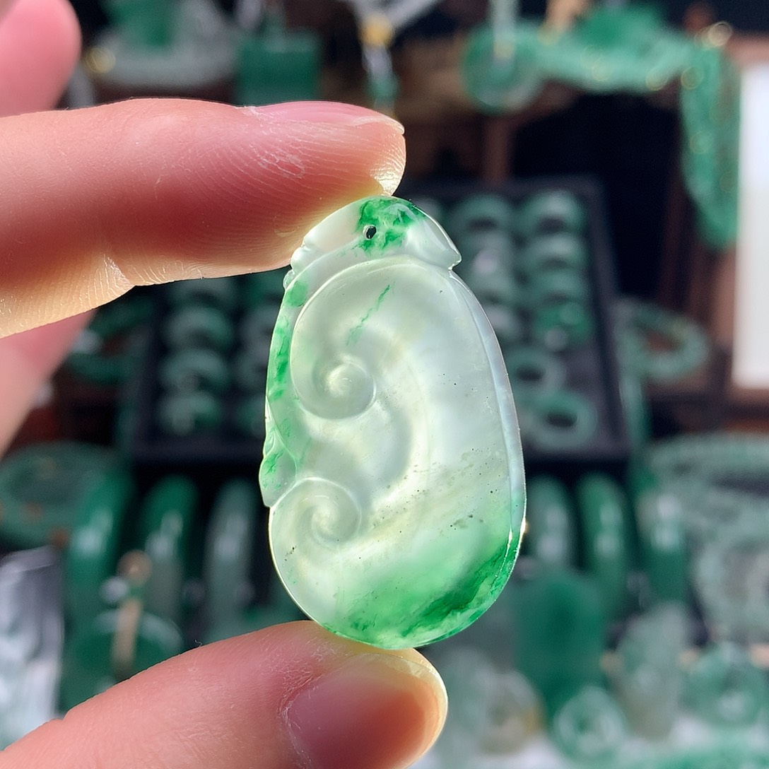 石英质玉吊坠(不含链)未镶嵌如意