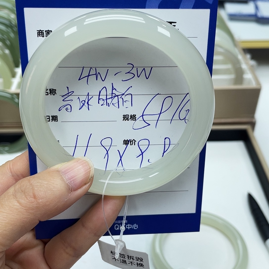 K***a和田玉未镶嵌手镯