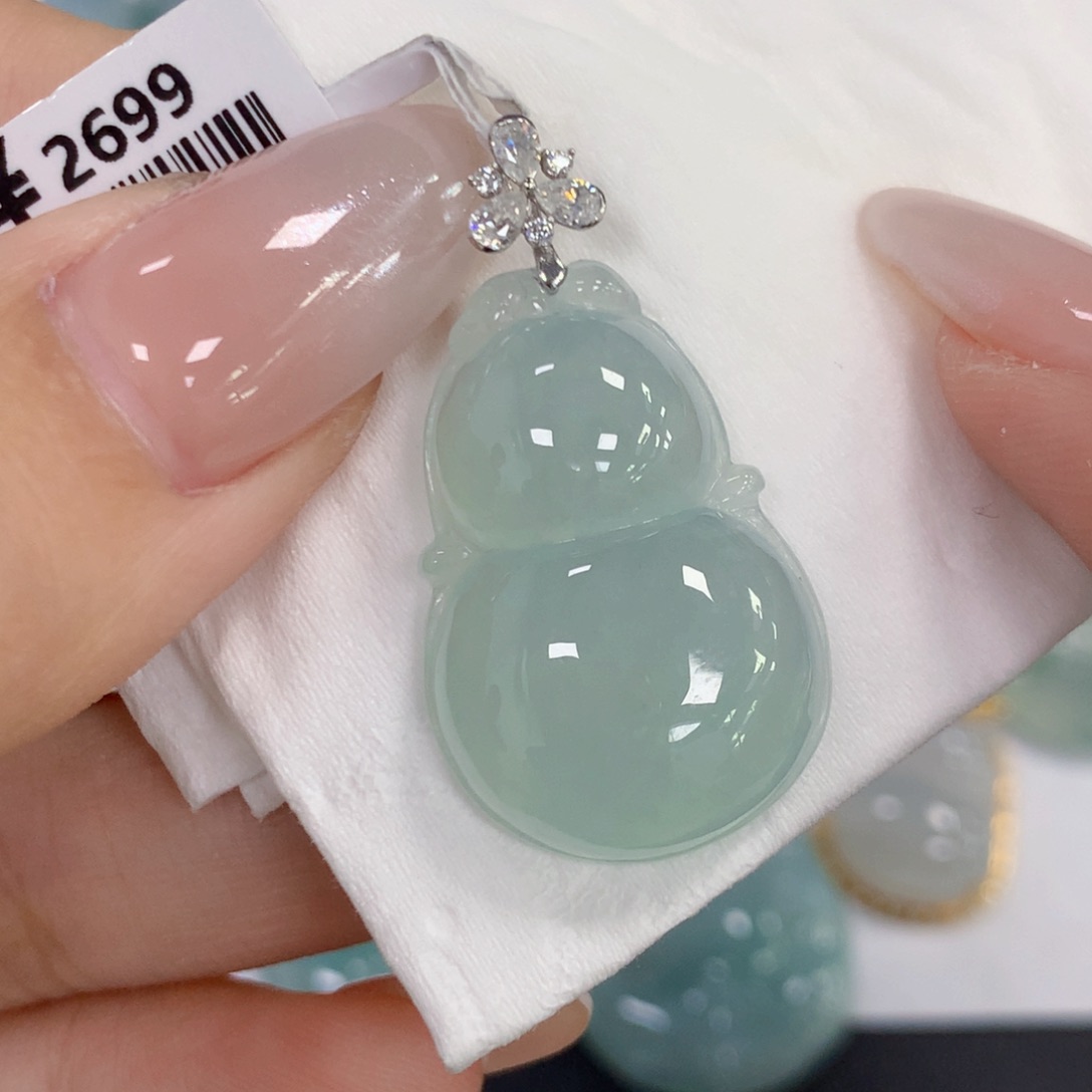 颈饰18K金镶嵌翡翠