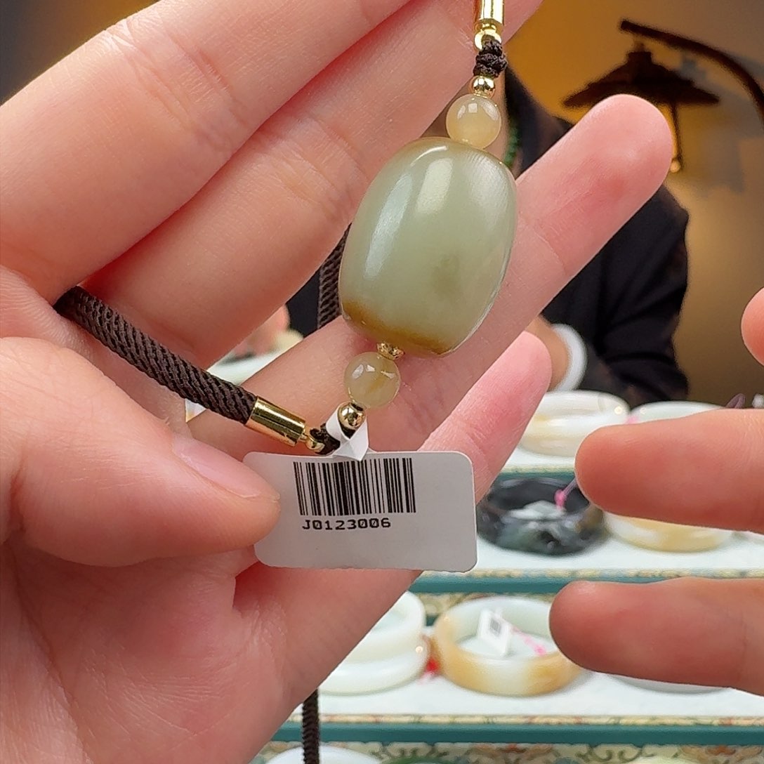 和田玉吊坠未镶嵌