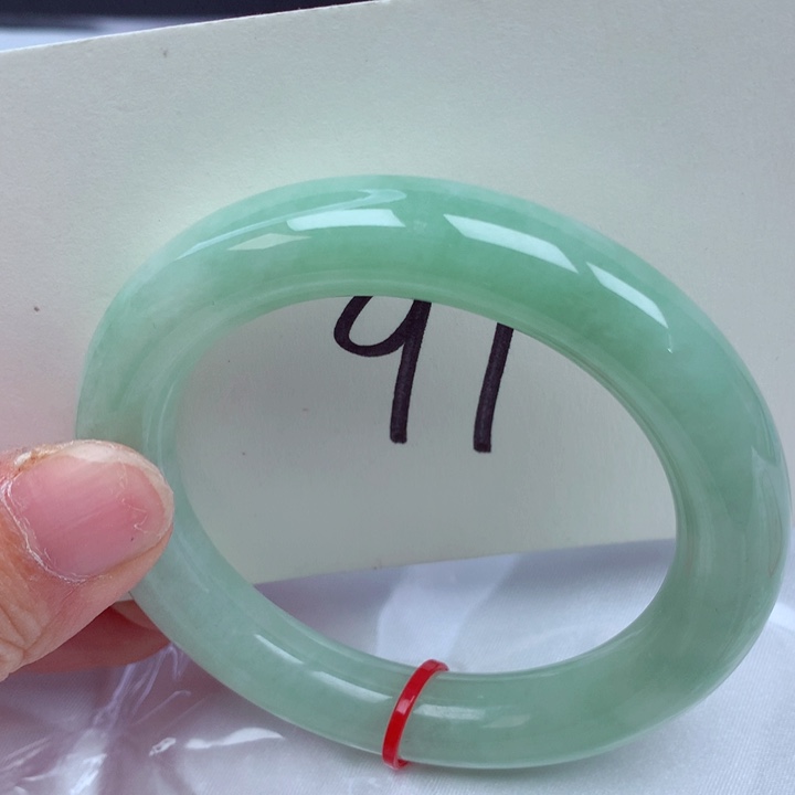 翡翠手镯未镶嵌翡翠