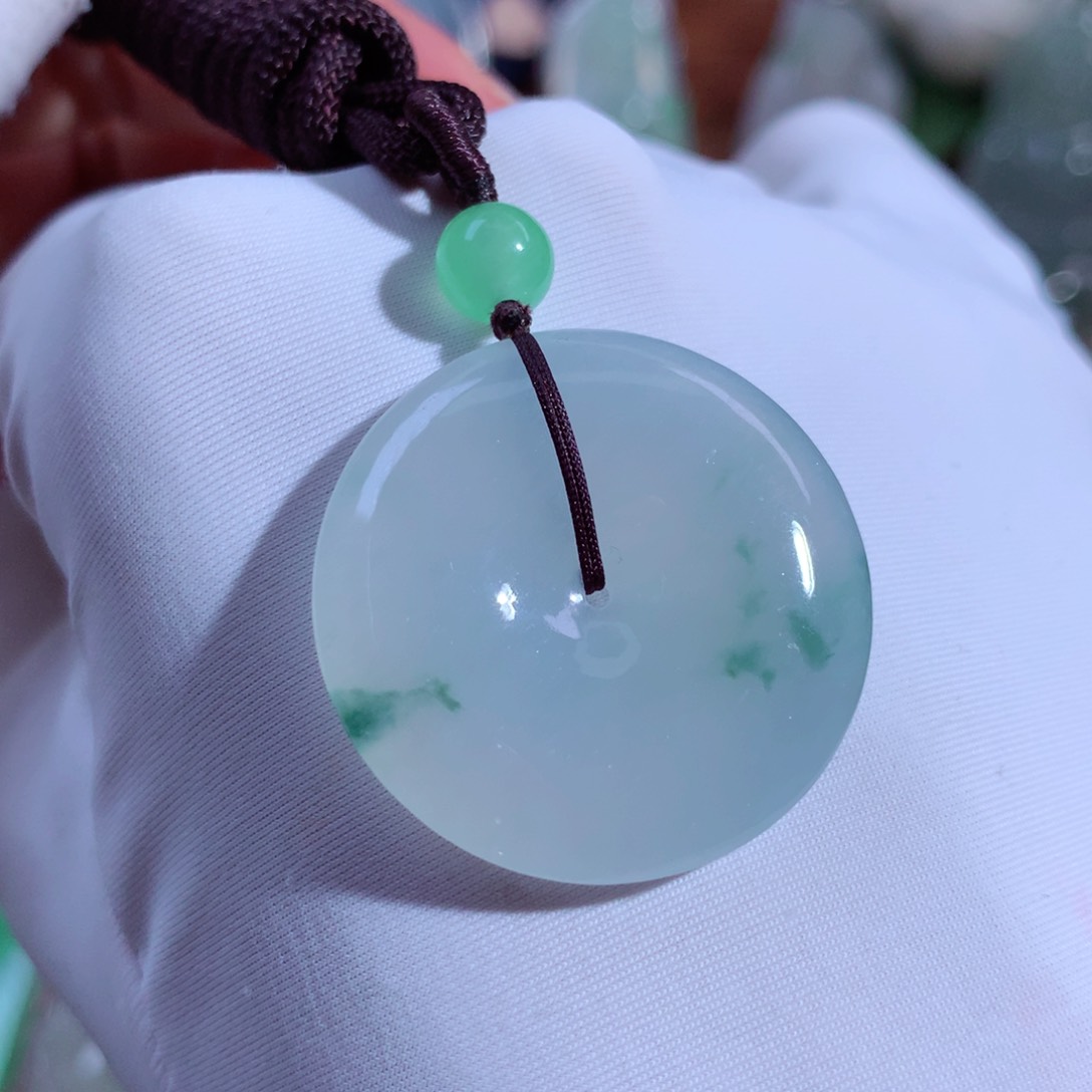 翡翠颈饰未镶嵌扣子