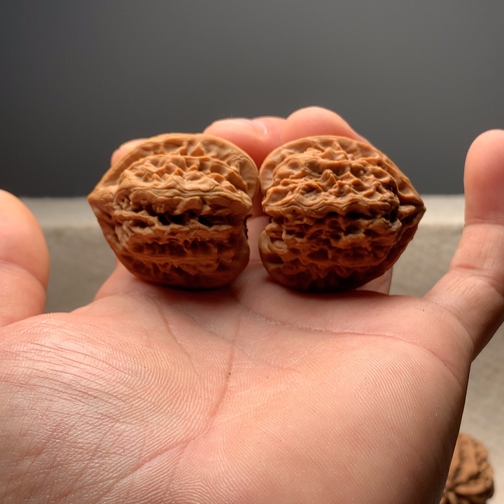 文玩核桃吊坠紫荆关野牛文玩核桃