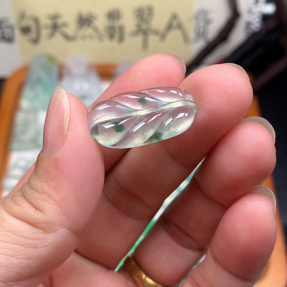 翡翠裸石缅甸天然A货翡翠阳绿叶子