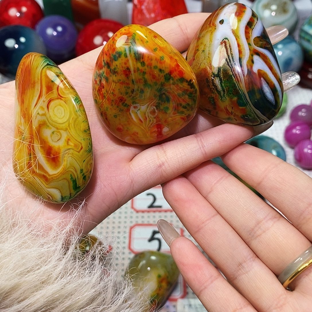 雨***水玛瑙/玉髓未镶嵌珠宝奇石