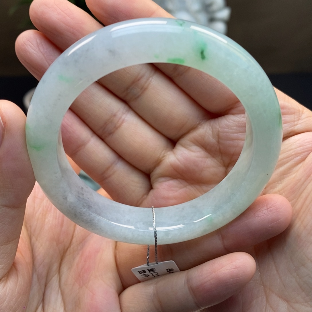 翡翠手镯未镶嵌天然