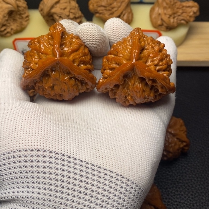 文玩核桃吊坠工艺三棱