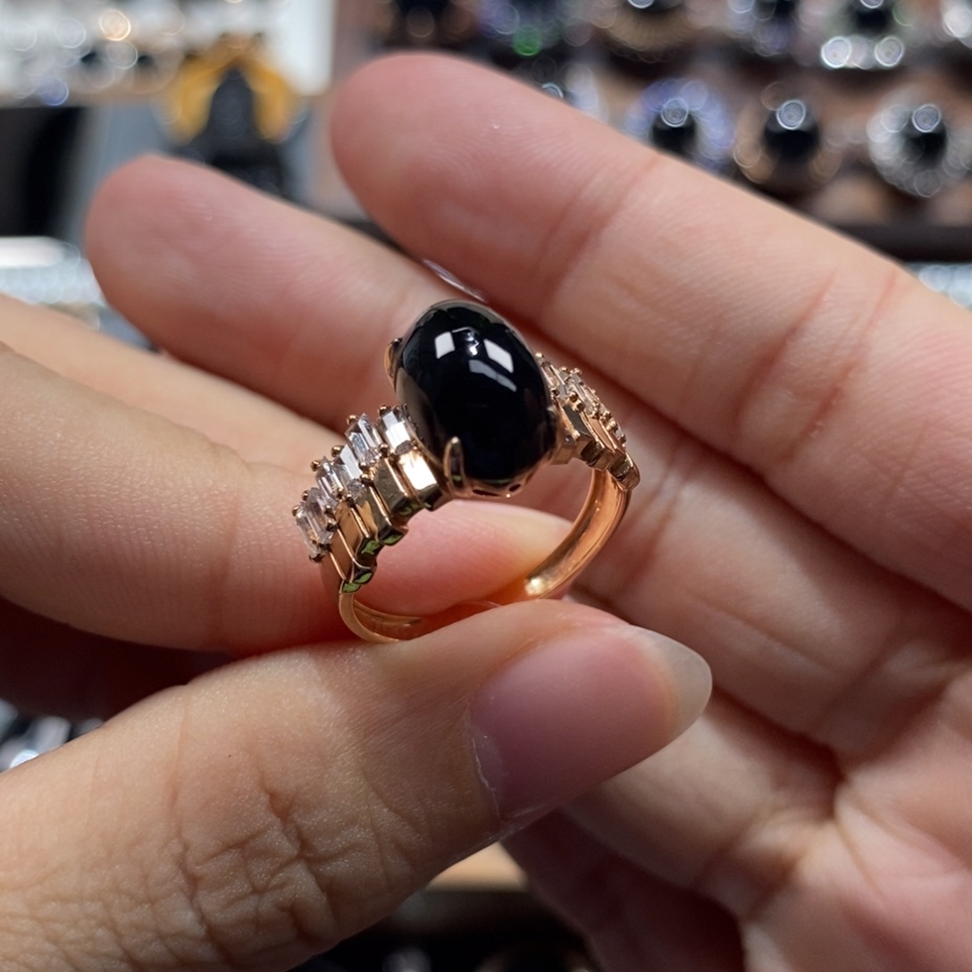 翡翠18K金镶嵌戒指