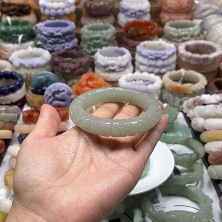 静***儿未镶嵌手镯石英质玉