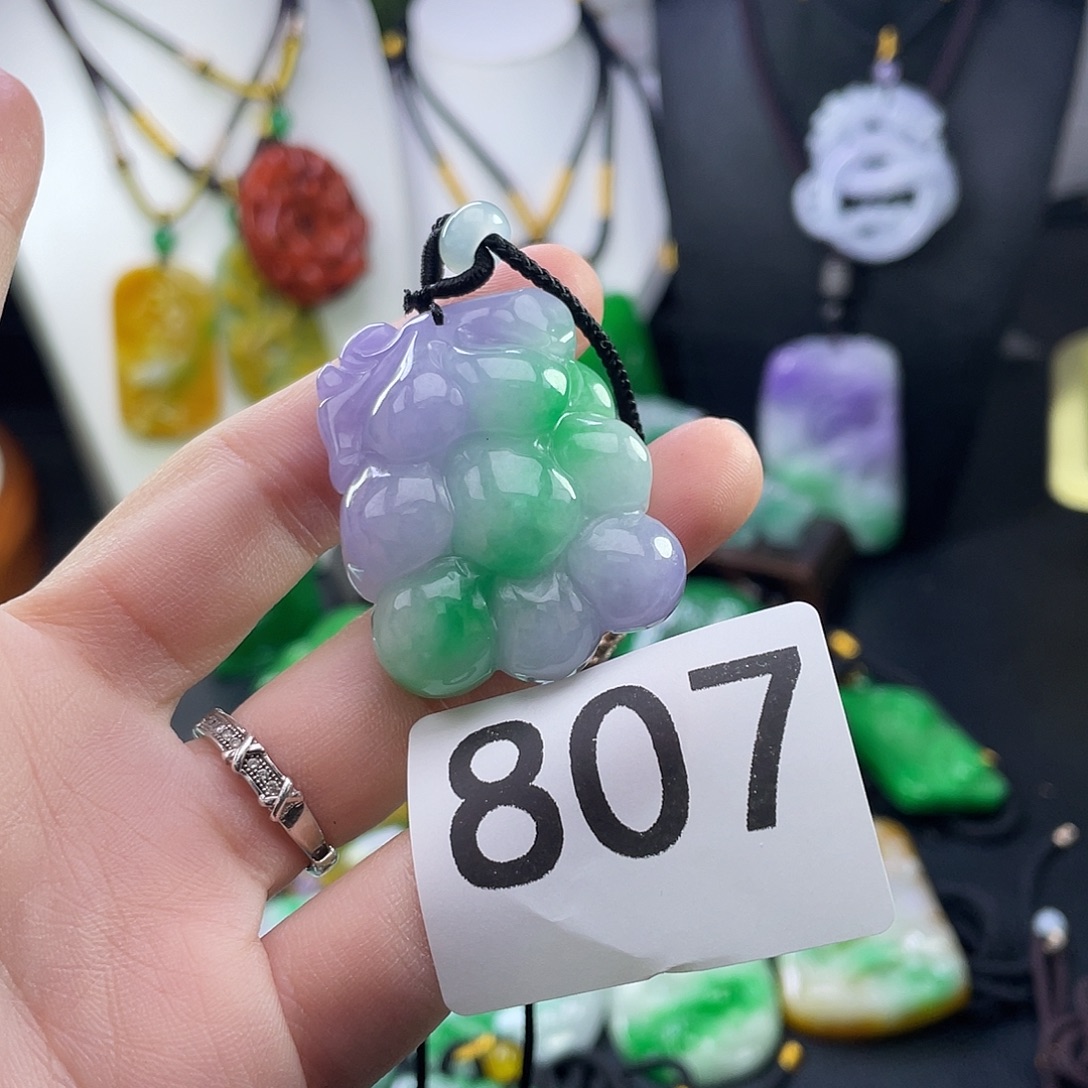 翡翠未镶嵌吊坠(赠链)