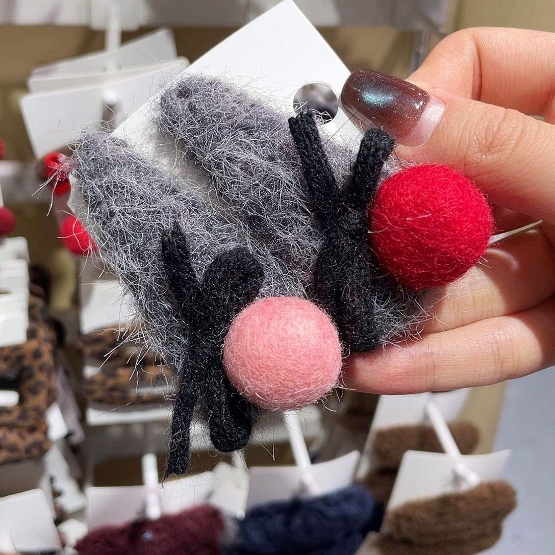 非金属灰色粉红球三角