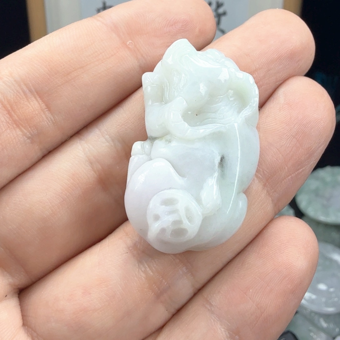 翡翠挂件未镶嵌翡翠