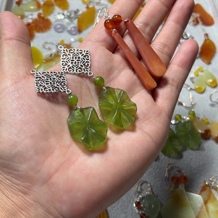 蛇纹石玉合金吊坠