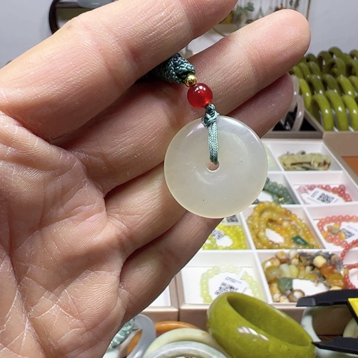 未镶嵌蛇纹石玉手链