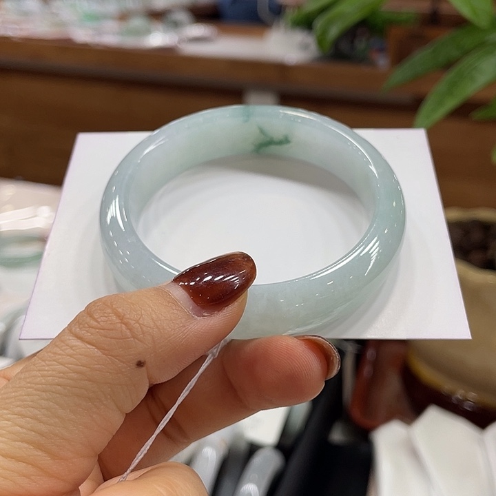 翡翠手镯未镶嵌手镯