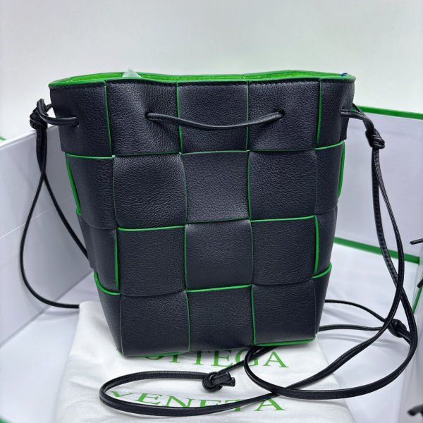 葆蝶家/包包/95新/市场价11000/251013zb0011