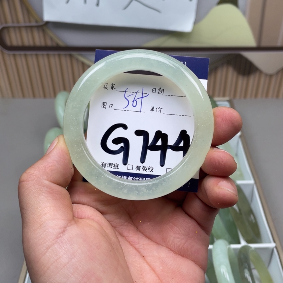 岫玉手镯手镯未镶嵌