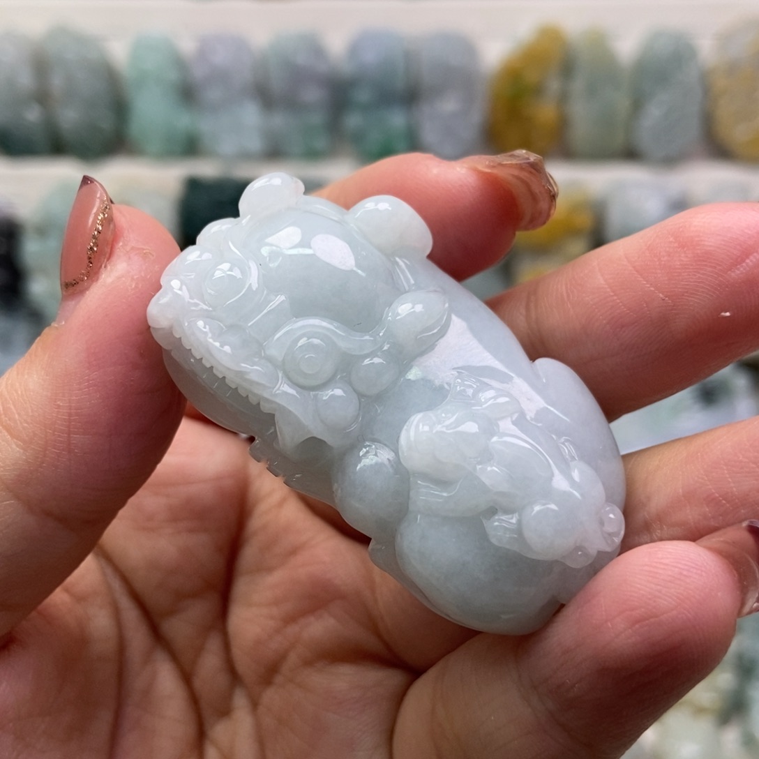 翡翠吊坠(赠链)未镶嵌