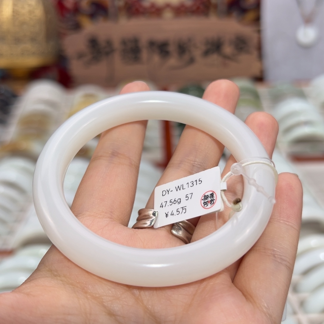 和田玉未镶嵌手镯