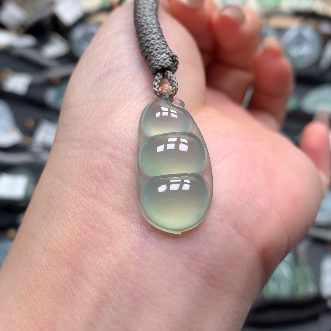 翡翠颈饰未镶嵌豆子