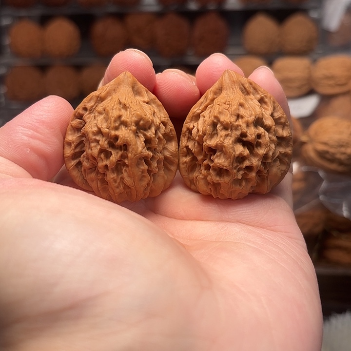 1文玩核桃血龙鸡心36-418