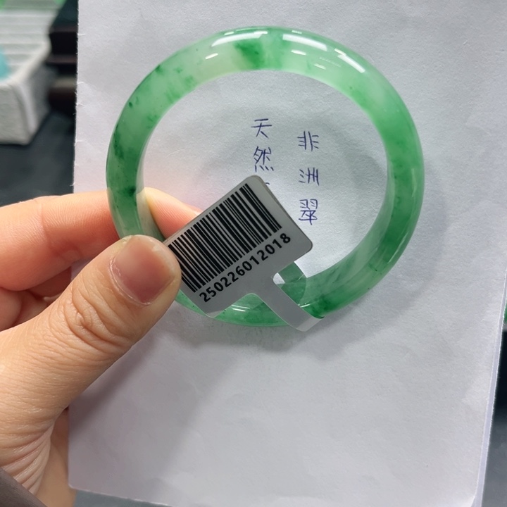 石英质玉（非洲翠）未镶嵌手镯