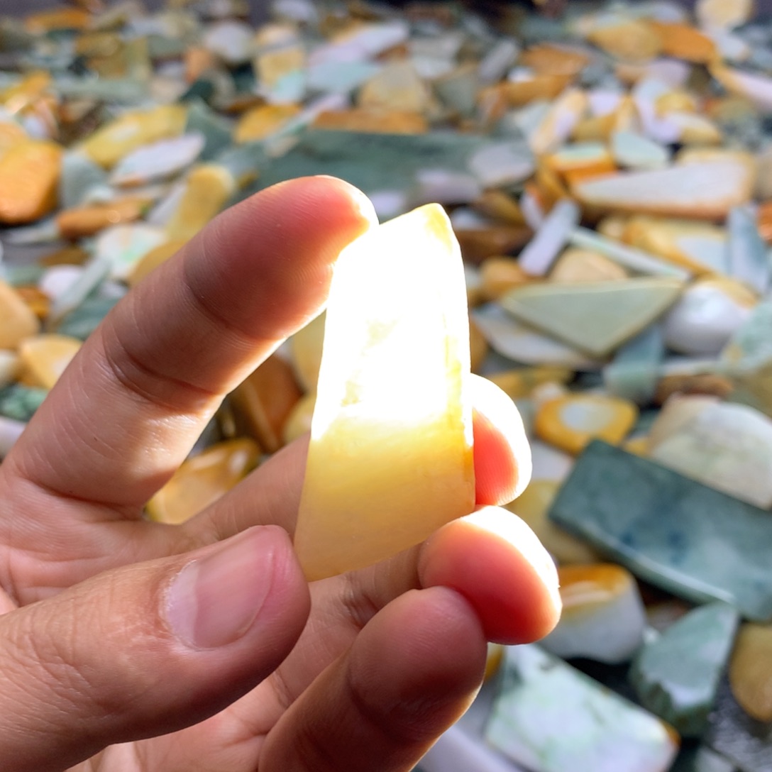 翡翠颈饰未镶嵌天然翡翠