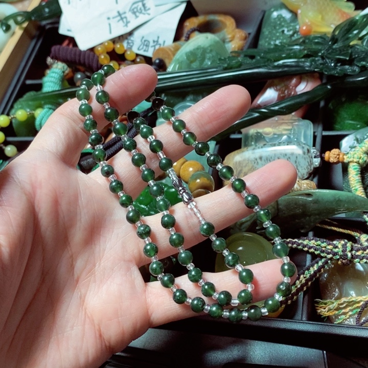 蛇纹石玉颈饰未镶嵌