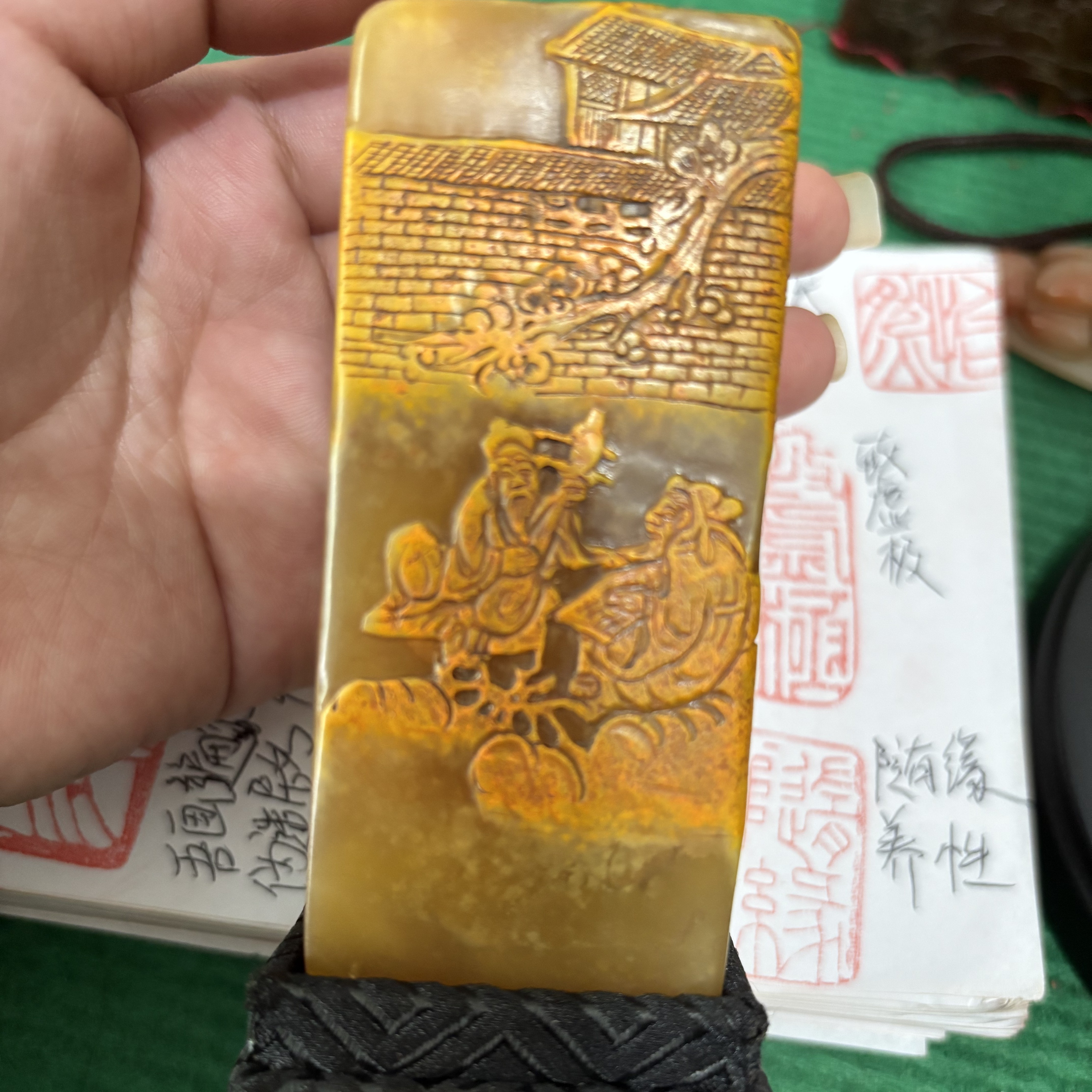 黄料人物摆件-手工艺品