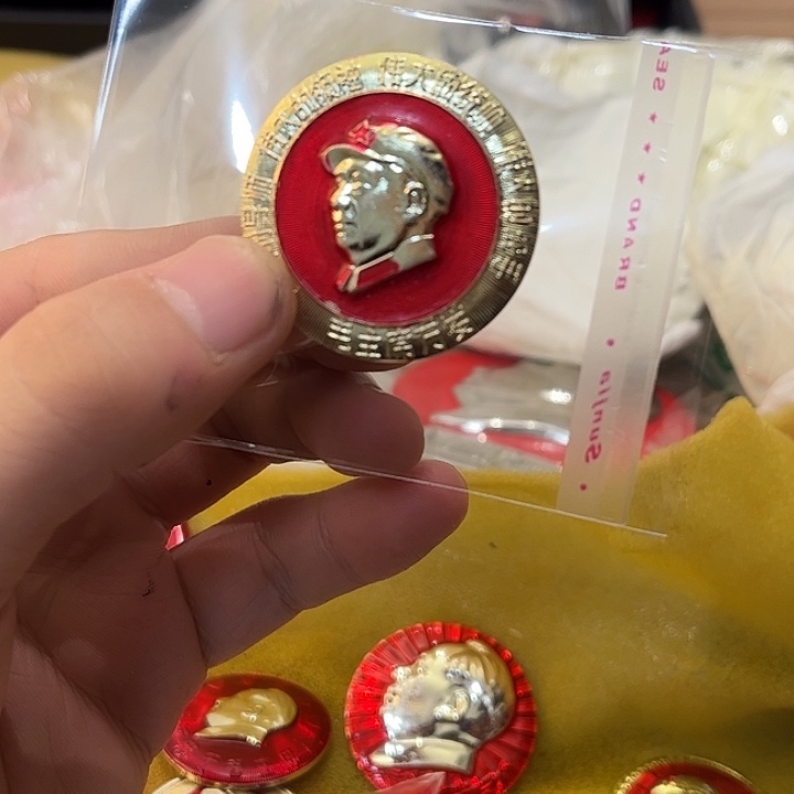 L***b像章一一回复大家都