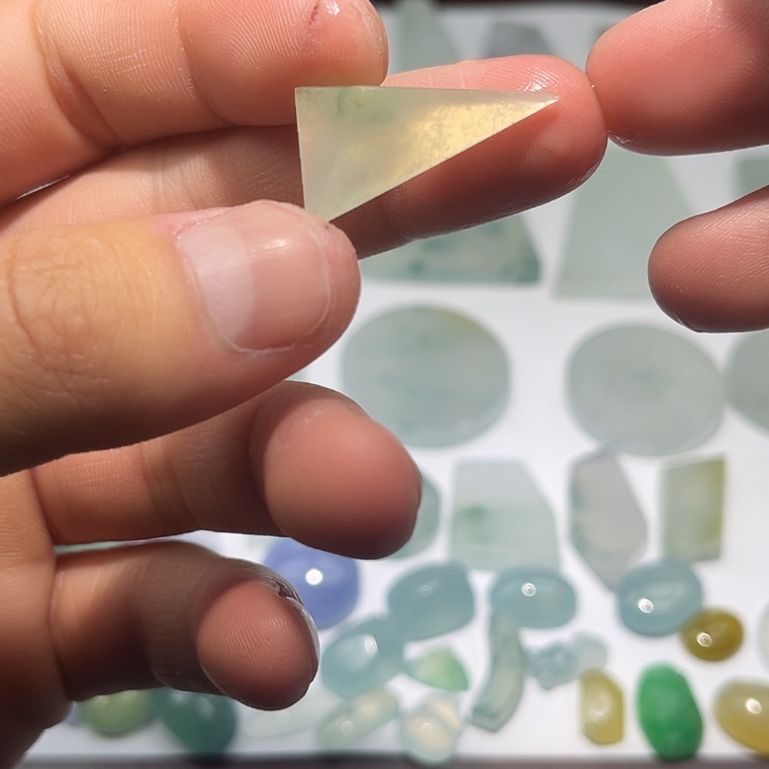 翡翠未镶嵌颈饰4789