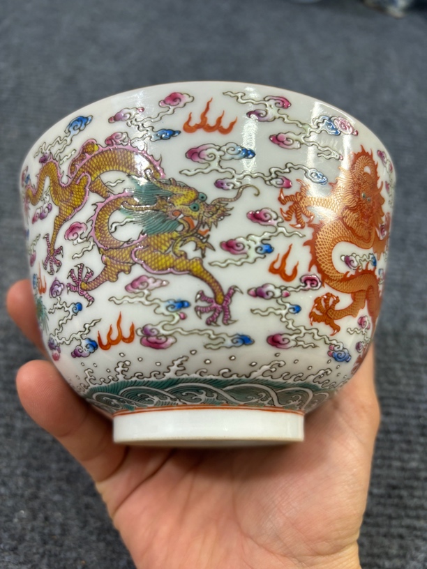 粉彩五龙祥云金边碗