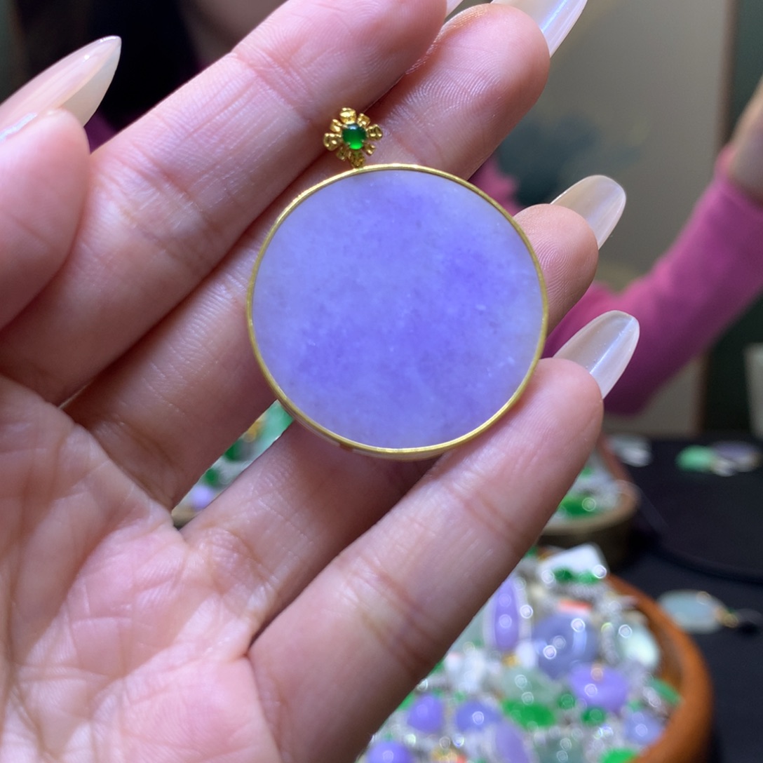 颈饰18K金镶嵌翡翠