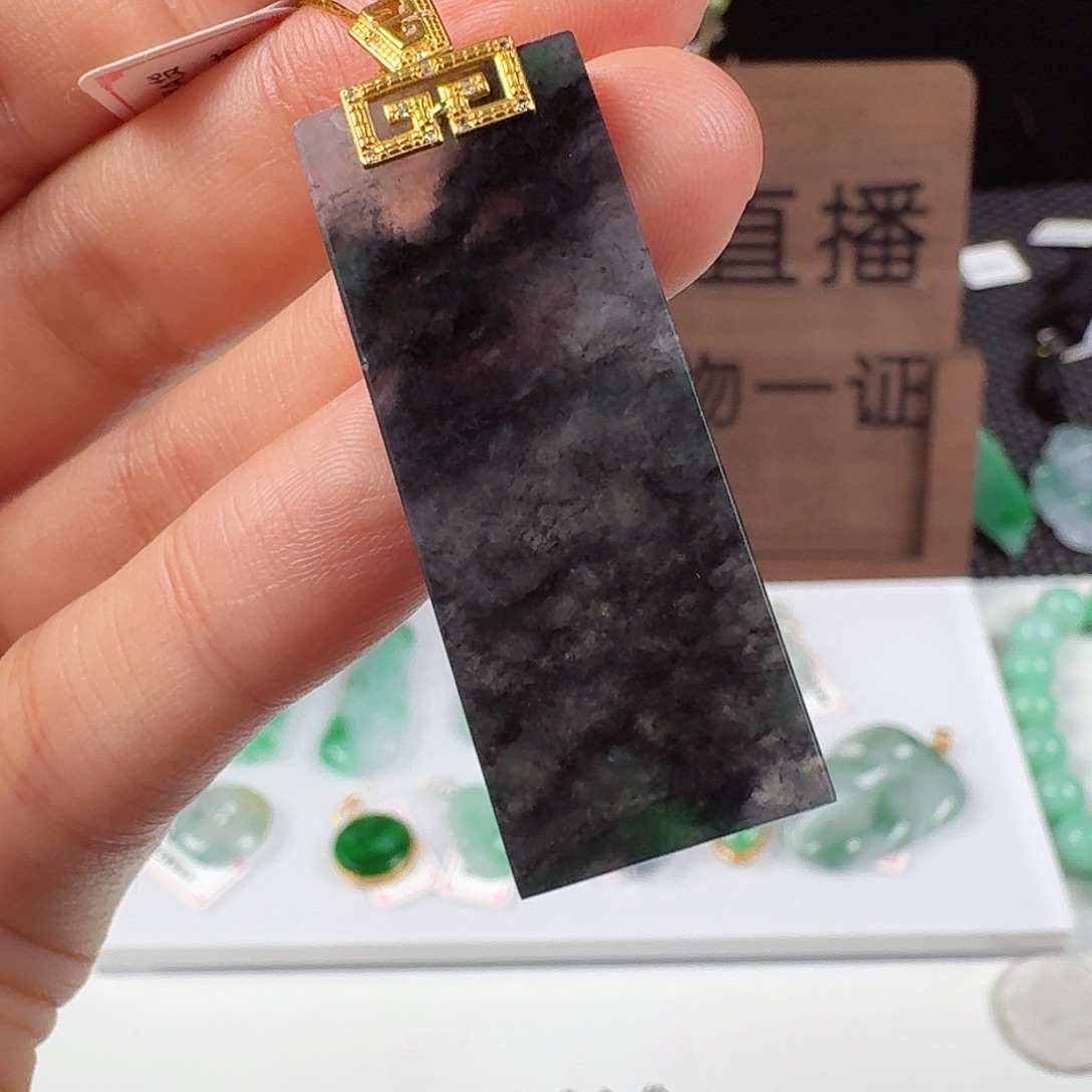 翡翠18K金镶嵌颈饰