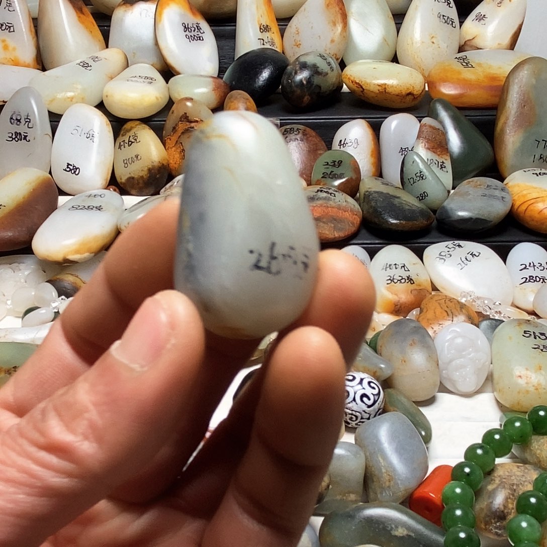 和田玉颈饰未镶嵌吊坠