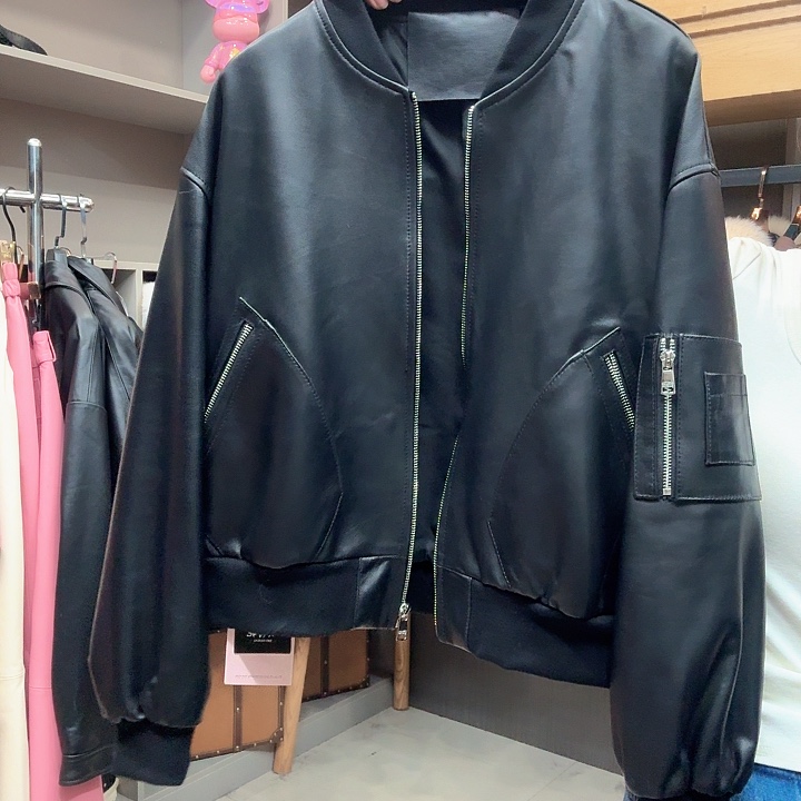 黑色棒球服真皮皮衣