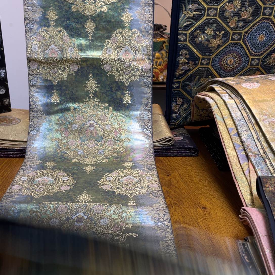 织绣织锦缎，织锦缎