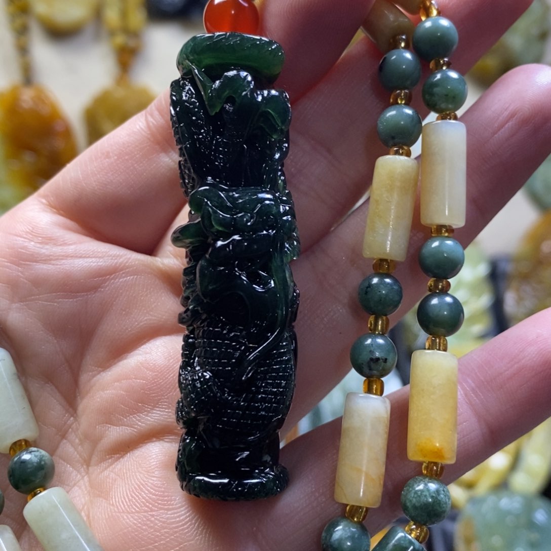 【闪购商品】岫玉颈饰未镶嵌龙柱