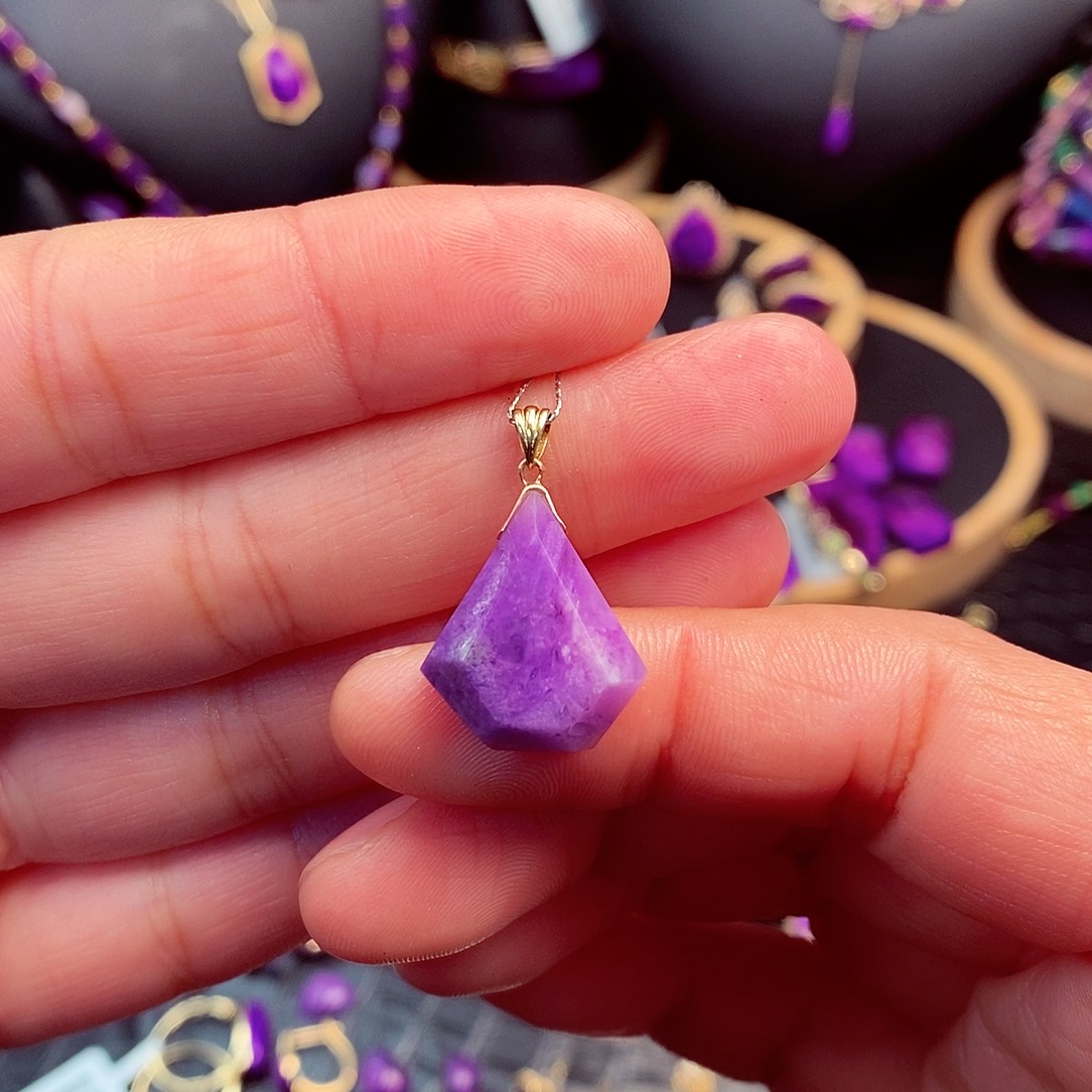 苏纪石（舒俱来）吊坠18K金镶嵌