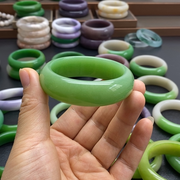 石英质玉手镯未镶嵌a****生